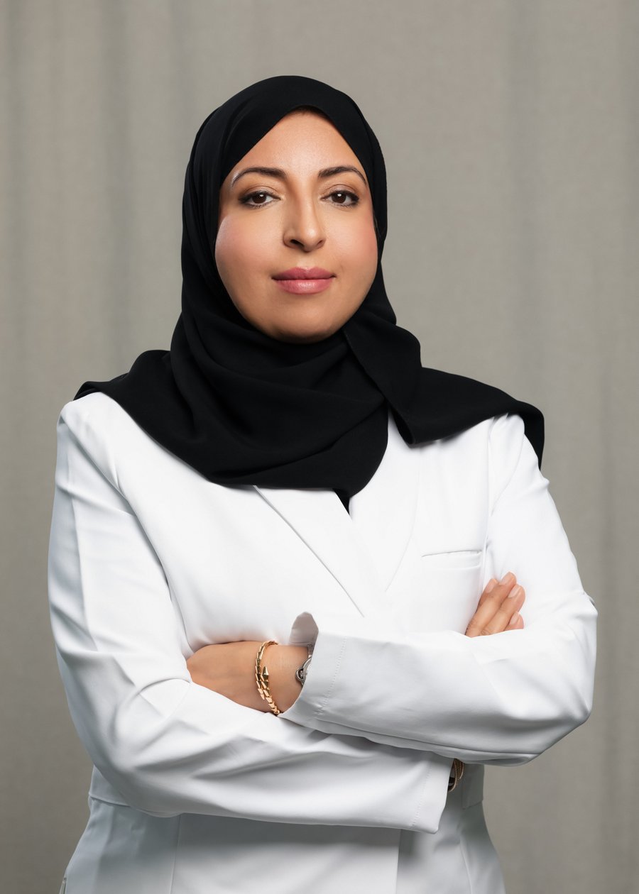صورة الدكتورة سامية المعيذر، استشارية أسنان متقدمة في مركز السمو بالرياض